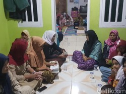 Tunggu Kedatangan Siti Aisyah, Tetangga Gelar Pengajian