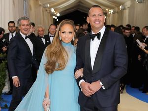 Kisah Cinta Jennifer Lopez dan Alex Rodriguez Kisah Cinta Jennifer Lopez dan Alex Rodriguez
