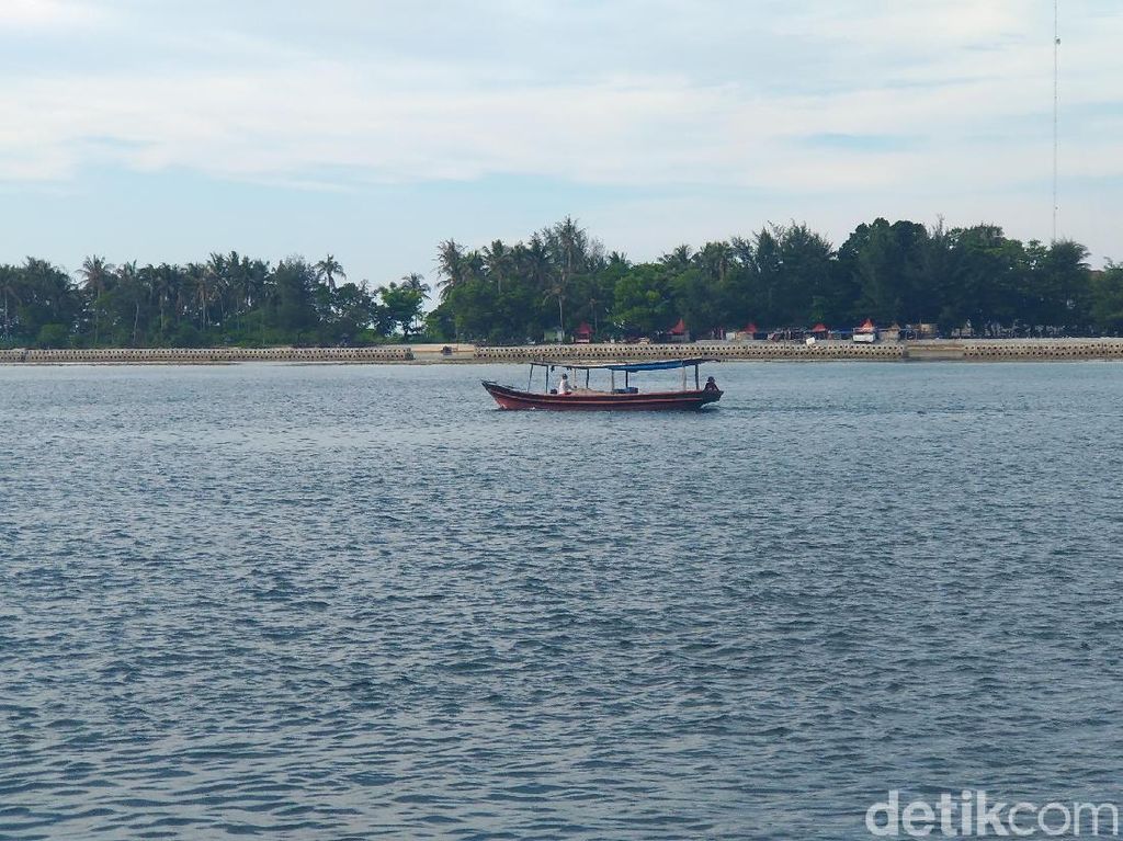 Dampak Panjang Tsunami Selat Sunda: Sepinya Turis Pulau Seribu Dampak Panjang Tsunami Selat Sunda: Sepinya Turis Pulau Seribu