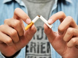 Berniat Berhenti Merokok dan Nge-Vape di 2020? Catat Tips dari Dokter