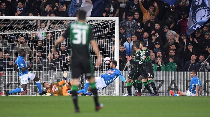 Napoli diimbangi Sassuolo 1-1. (Foto: Alberto Lingria/Reuters) Napoli diimbangi Sassuolo 1-1. (Foto: Alberto Lingria/Reuters)