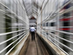 Duh, JPO di ITC Mangga Dua Rusak dan Tak Beratap