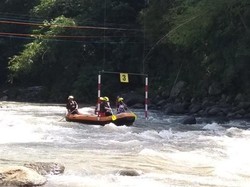 Melihat Guide Arung Jeram Tingkatkan Skill di Kali Elo Magelang