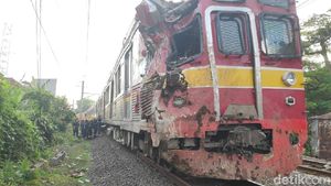 Penyok, Begini Penampakan Gerbong KRL yang Dievakuasi Pagi Ini
