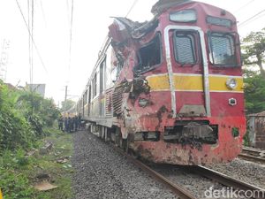 Penyok, Begini Penampakan Gerbong KRL yang Dievakuasi Pagi Ini