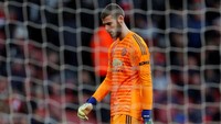 Manchester United susah payah menang atas West Ham United dam butuh dua gol penalti untuk memetik tiga poin. Dalam laga yang berakhir 2-1 untuk kemenangan MU itu, David de Gea melakukan penyelamatan gemilang terhadap peluang Michail Antonio. (Foto: Reuters/John Sibley)