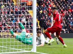 Liverpool membalas di menit ke-19 melalui Firmino. REUTERS/Jason Cairnduff.