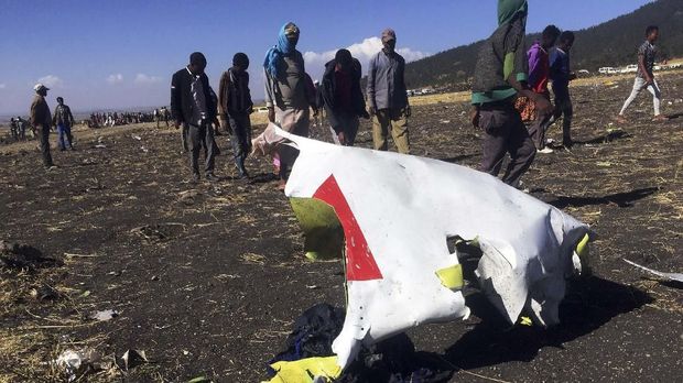 Serpihan pesawat Boing 737 Max yang mengalami kecelakaan di Ethiopia, Maret.