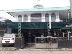 Aksi Pria Bersarung Curi Motor di Masjid Bekasi Terekam CCTV