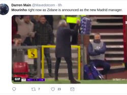 Jose Mourinho sebelumnya santer dikabarkan bakal jadi pelatih Madrid. Nyatanya malah Zidane. Apa Mourinho kesal saat ini? (Foto: Istimewa)
