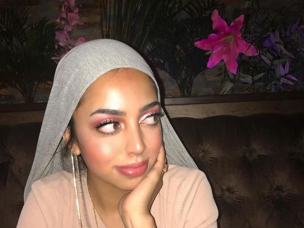 Ini Dina, Hijabers Cantik Bak Yasmin Aladdin di Dunia Nyata