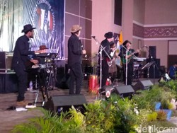 Kolaborasi dengan Gamelan, Grup Dangdut Amerika Goyang Warga Probolinggo