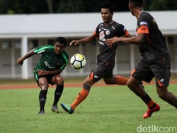 Tertinggal dua gol, para pemain Semen Padang bermain agresif. Striker seleksi asal Chad Karlnwx Barthelemy pun sukses memperkecil kedudukan menjadi 2-1 melalaui titik putih.