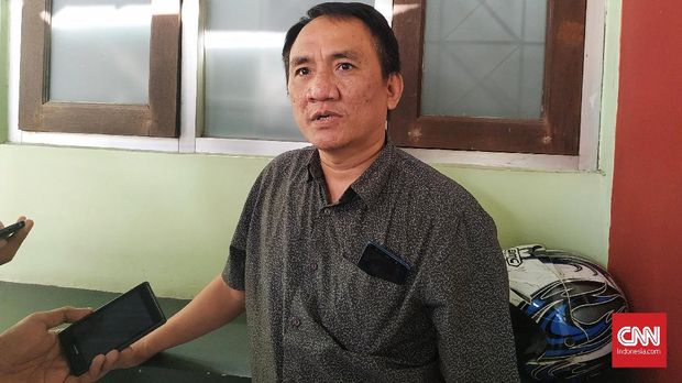 <i>Twitwar Presidential Threshod</i> Mahfud MD-Andi Arief