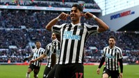 Ayoze Perez bikin hat-trick untuk membantu timnya menang 3-1 atas Southampton. Tiga golnya krusial untuk mengamankan Newcastle dari zona merah. (Foto: Getty Images)