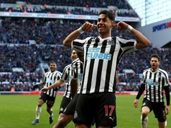 Ayoze Perez bikin hat-trick untuk membantu timnya menang 3-1 atas Southampton. Tiga golnya krusial untuk mengamankan Newcastle dari zona merah. (Foto: Getty Images)