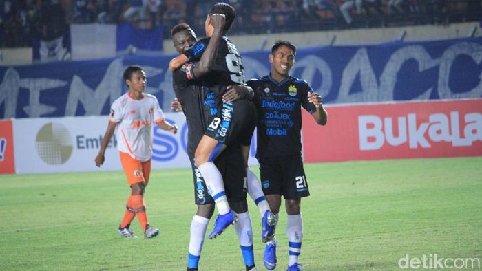 Persib Bandung menang 4-0 di laga terakhir Grup A Piala Presiden 2019, Selasa (12/3/2019). (Foto: Wisma Putra/detikcom) Persib Bandung menang 4-0 di laga terakhir Grup A Piala Presiden 2019, Selasa (12/3/2019). (Foto: Wisma Putra/detikcom)