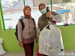 Bunda Kreatif, Kumpulkan Sampah Plastik Berbuah Rupiah