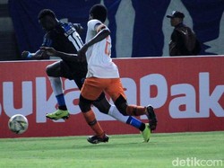 Persib makin menjauhkan keunggulan setelah Henhen Herdiana mencetak gol di menit ke-85. Dia membobol gawang Perseru memanfaatkan umpan sundulan Ndouassel.
