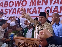 Disambut Pendukung di Cianjur, Prabowo: Saya Mencium Aroma Kemenangan