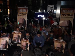 WP KPK Aksi Diam 700 Detik Peringati 700 Hari Teror Novel