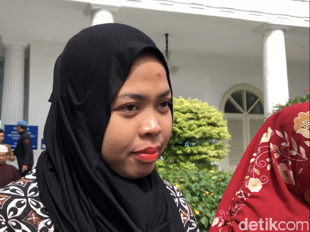 Siti Aisyah Hanya Lempar Senyuman Usai Bertemu Jokowi
