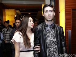 Gelar 7 Bulanan saat Sakit, Aura Kasih Ungkap Calon Anaknya