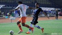 Dalam pertandingan ini, Panitia Pertandingan Persib menyampaikan pertadingan inu disaksikan sebanyak 2.516 orang dengan total pendapatan Rp 36.865.000 dan dengan jumlah pedagang kaki lima dan asongan sebanyak 109 pedagang.
