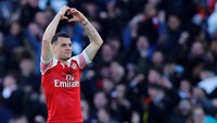 Granit Xhaka menginspirasi Arsenal untuk mengalahkan MU di Emirates. Xhaka melepaskan tembakan melengkung yang menghasilkan gol pertama Arsenal, yang membangkitkan momentum the Gunners dalam jalan meraih kemenangan. Foto: Reuters
