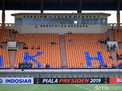 Kegagalan Persib Bandung melaju ke babak selanjutnya di Piala Presiden 2019 membuat Bobotoh kecewa. Mereka pun mengancam akan memboikot laga itu usai Persib Bandung mengalami kekalahan beruntun di dua pertandingan sebelumnya.