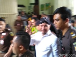 Ahmad Dhani yang Puasa Salam 2 Jari