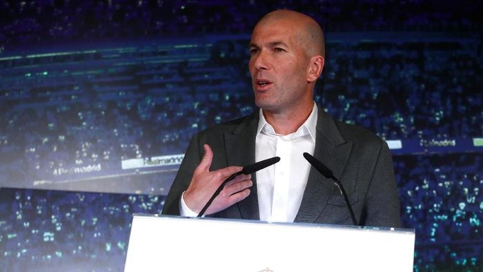 Zinedine Zidane memimpin latihan pertama Real Madrid pada13 Maret 2019. (Foto: Susana Vera/Reuters) Zinedine Zidane memimpin latihan pertama Real Madrid pada13 Maret 2019. (Foto: Susana Vera/Reuters)