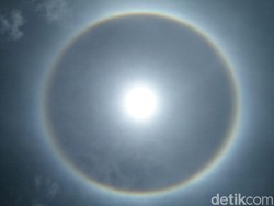Jangan Kaitkan Mistis, Fenomena Halo Matahari Hiasi Langit Aceh