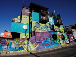 Unik, Hotel Ini Dibangun dari Kontainer Bekas dalam Satu Malam