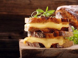 Bukan Makanan Asli Indonesia, Sejak Dulu Keju Disukai