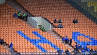 Jelang laga pertandingan Persib Bandung melawan Perseru Serui bangku Stadion Si Jalak Harupat, Bandung, nampak sepi penonton, Selasa (12/3/2019).