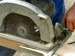 Duh! Demi Klaim Asuransi, Perempuan Ini Menggergaji Tangannya