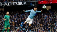 David Silva mengomando lini tengah Manchester City dan menciptakan satu assist dalam kemenangan atas Watford 3-1. Foto: Reuters