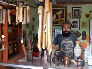 Bermodal Lem Korea, Pemuda Ini Sulap Sampah Pantai Jadi Kerajinan Unik