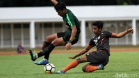 Skor 1-0 bertahan hingga babak pertama usai.