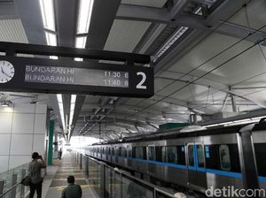 Pekerja Kantoran Dominasi Penumpang MRT Jakarta