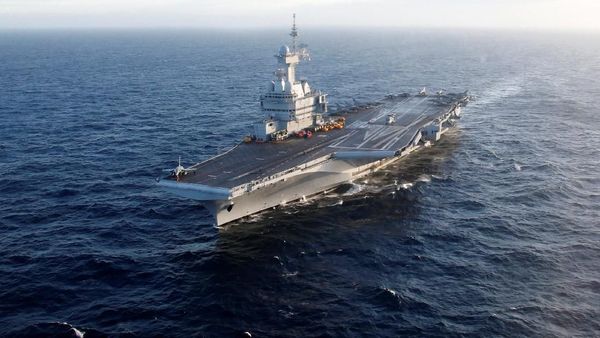 Potret Kapal Induk Nuklir Prancis Bertolak ke Asia, Mau Apa?