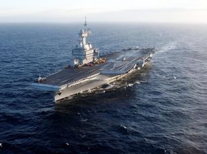 Potret Kapal Induk Nuklir Prancis Bertolak ke Asia, Mau Apa?