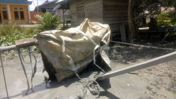 Potret Titik Semburan Lumpur Akibat Galian Warga di Maluku