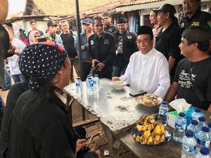 8 Momen Kulineran Tradisional ala Menhub, Budi Karya Sumadi