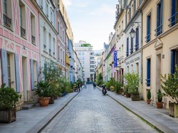 Duh! Warga di Paris Kesal Kompleknya Jadi Spot Foto Turis