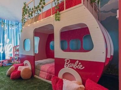 Uber Cute! Kamar Hotel Ini Bikin Kamu Serasa Jadi Barbie di Dunia Nyata