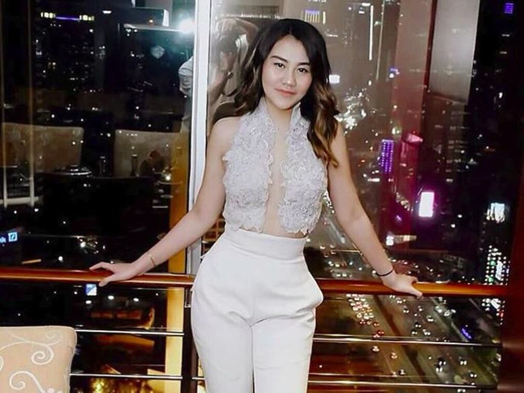 Tampil Dewasa di Ultah ke-17, Aaliyah Massaid Kena Tegur Netizen Tampil Dewasa di Ultah ke-17, Aaliyah Massaid Kena Tegur Netizen