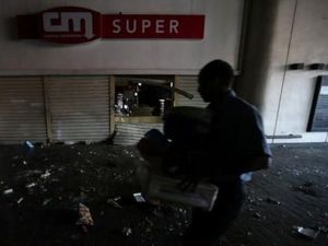 Penampakan Krisis di Venezuela, Toko-toko Dijarah