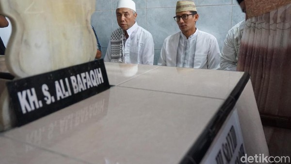 Ziarah Ke Makam Wali Pitu Sandi Usul Wisata Religi Di Bali